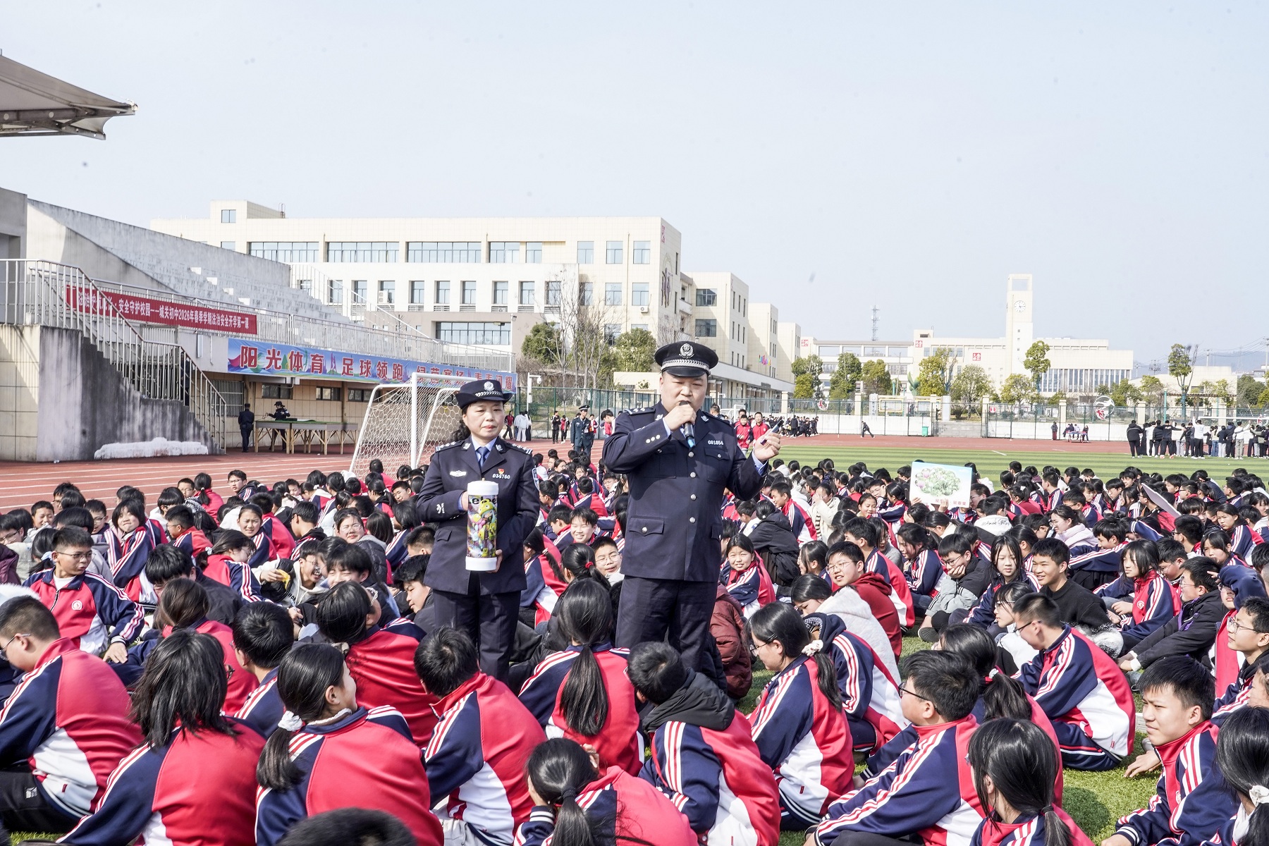 講解禁毒知識.jpg 講解禁毒知識.jpg